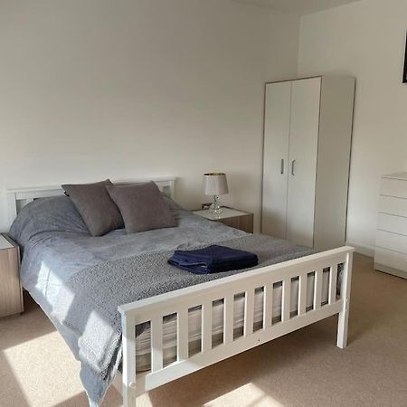 Apartmán Lovely 2-Bed Flat With Well Equipped Kitchen Ealing Exteriér fotografie