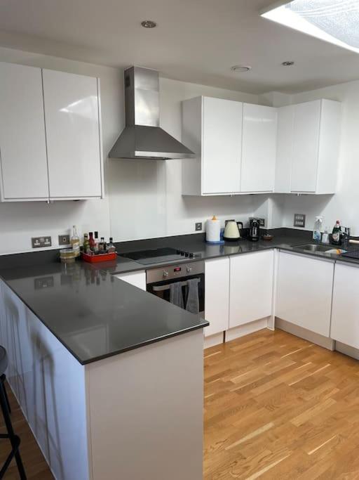 Apartmán Lovely 2-Bed Flat With Well Equipped Kitchen Ealing Exteriér fotografie
