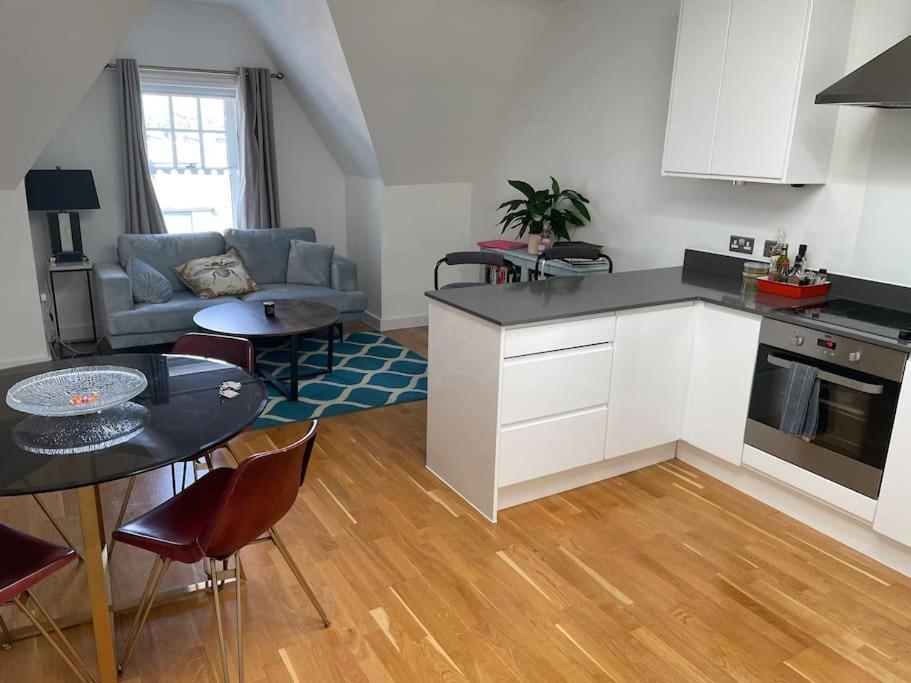 Apartmán Lovely 2-Bed Flat With Well Equipped Kitchen Ealing Exteriér fotografie