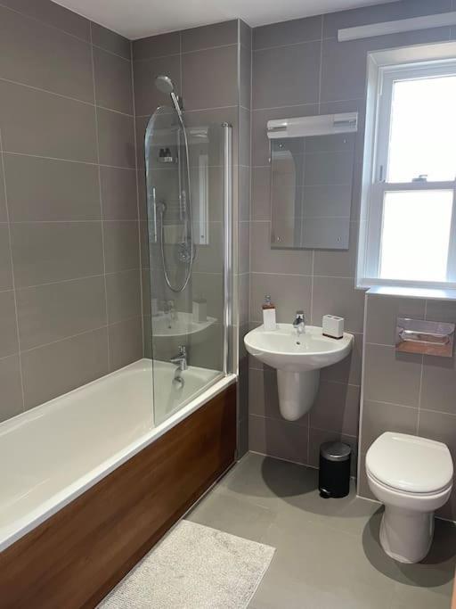 Apartmán Lovely 2-Bed Flat With Well Equipped Kitchen Ealing Exteriér fotografie